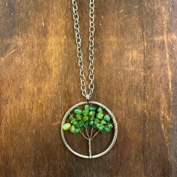 Tree of life necklace. With natural stone jade chips - Picture 2 of 2